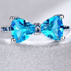 ✨💙 HOST PICK🍸 💙 ✨ Dainty Silver Tone Blue Bow Ring ✨